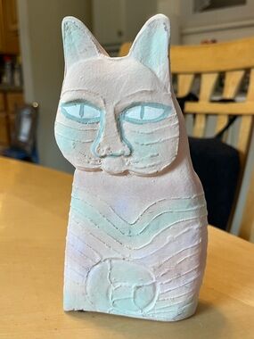 Handcrafted Classic 11 San Diego Ceramic Cat Statue - Pale Pink